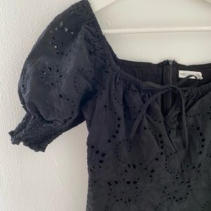 Black mini dress. Avec les filles